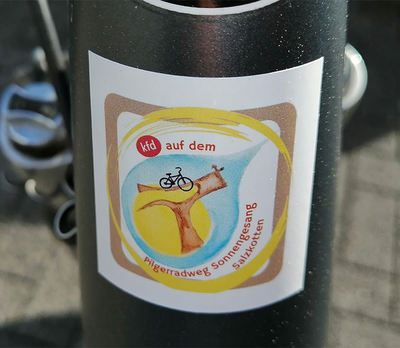 Erinnerungsplakette am Fahrrad.